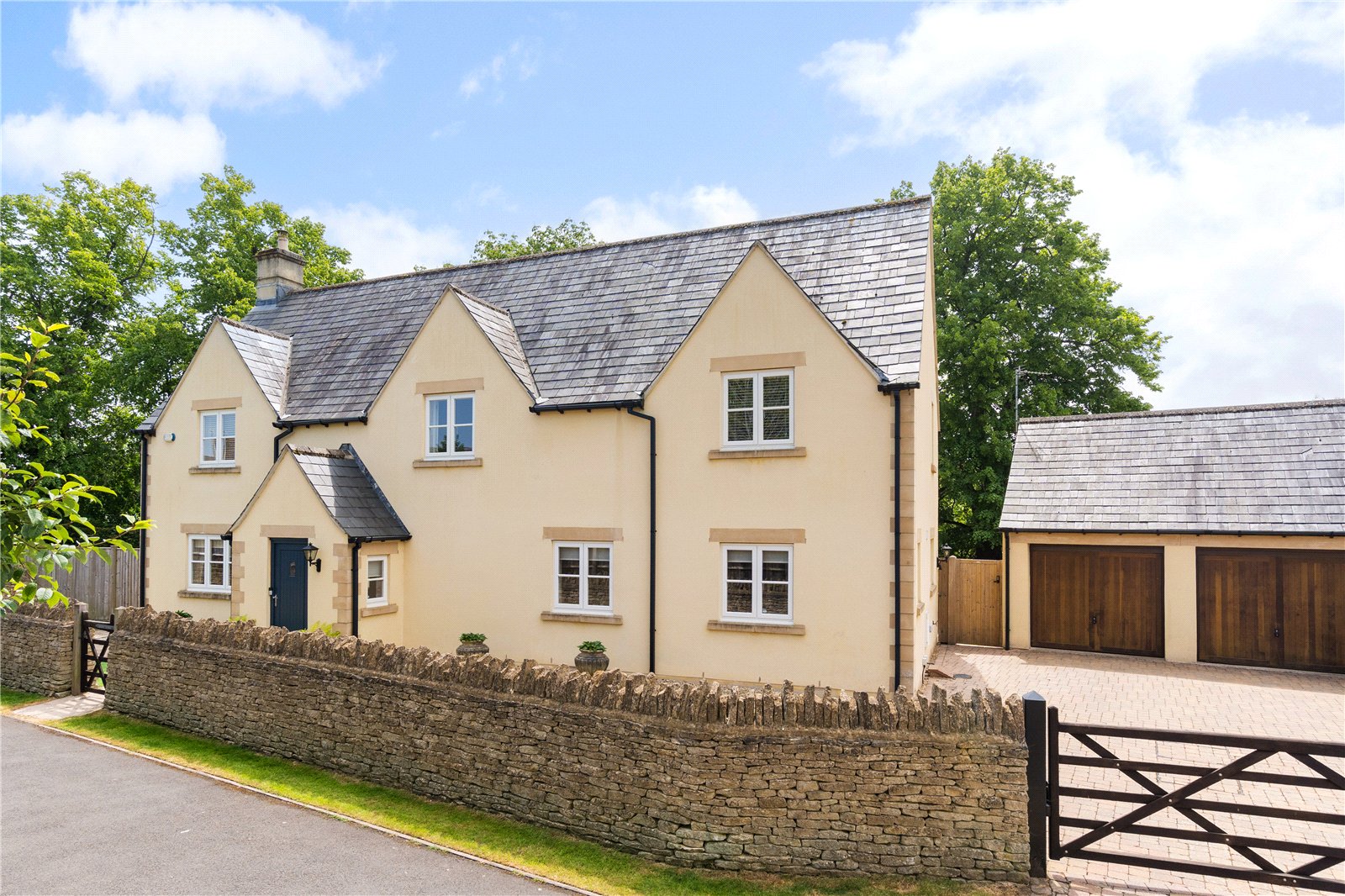 5 bedroom detached house for sale 0