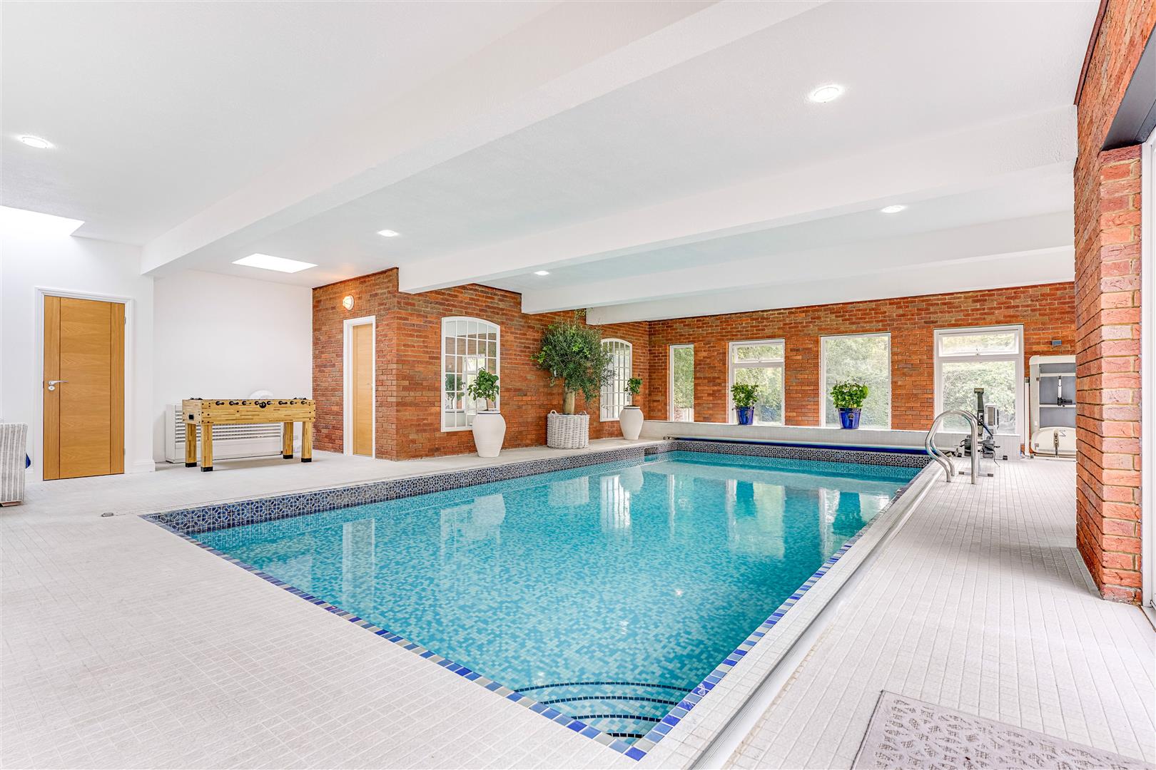 5 bedroom detached house for sale 0