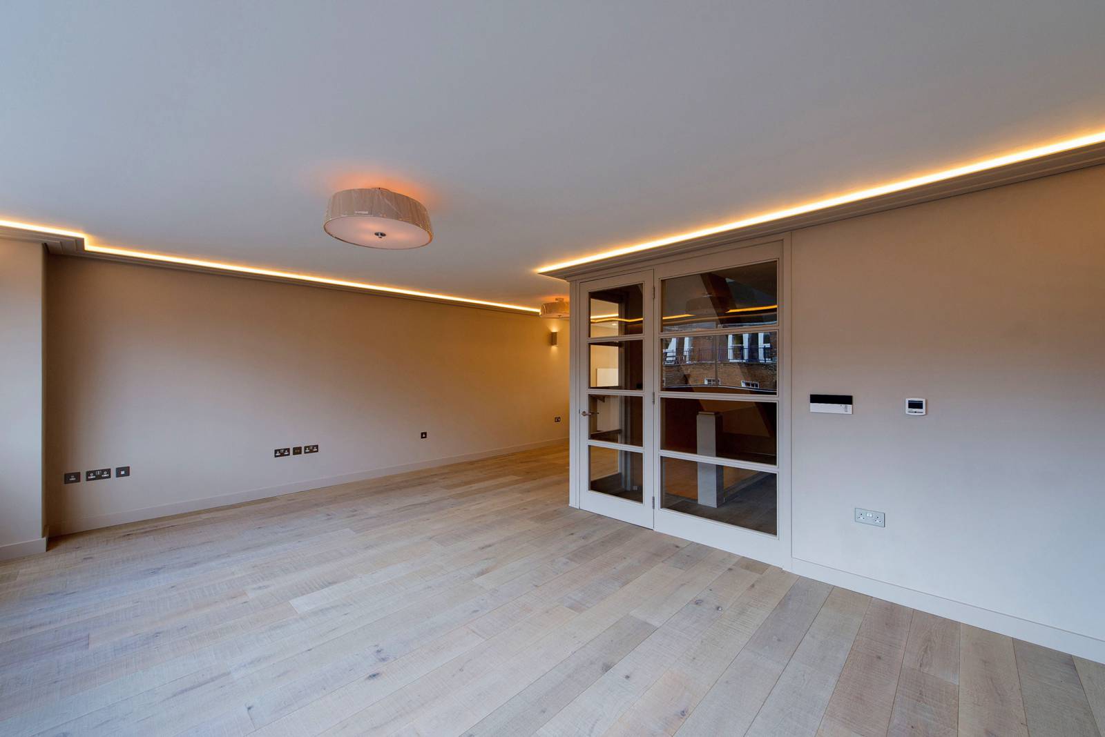 4 bedroom flat for sale 0