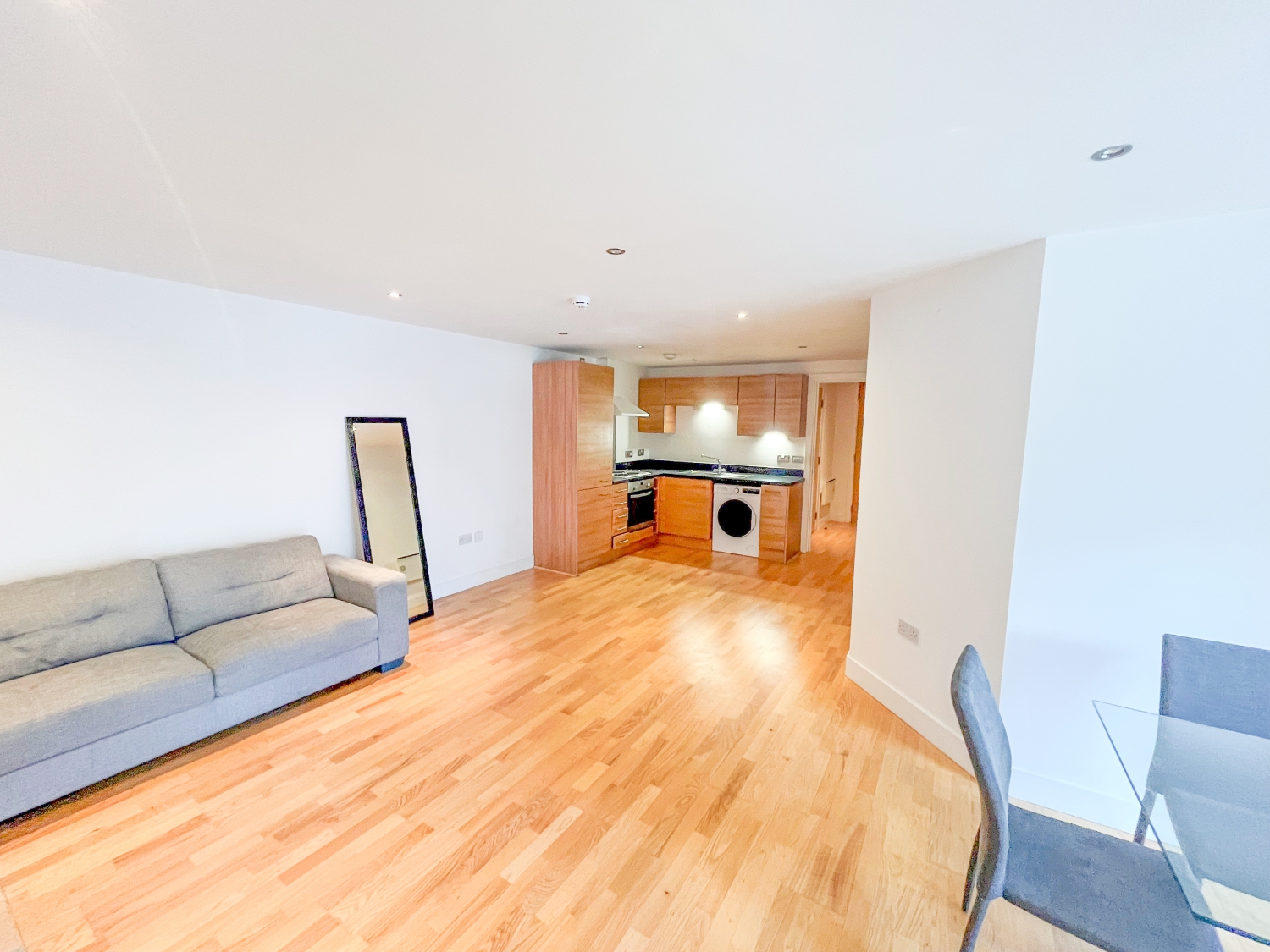 8 La Salle, Leeds photo 3