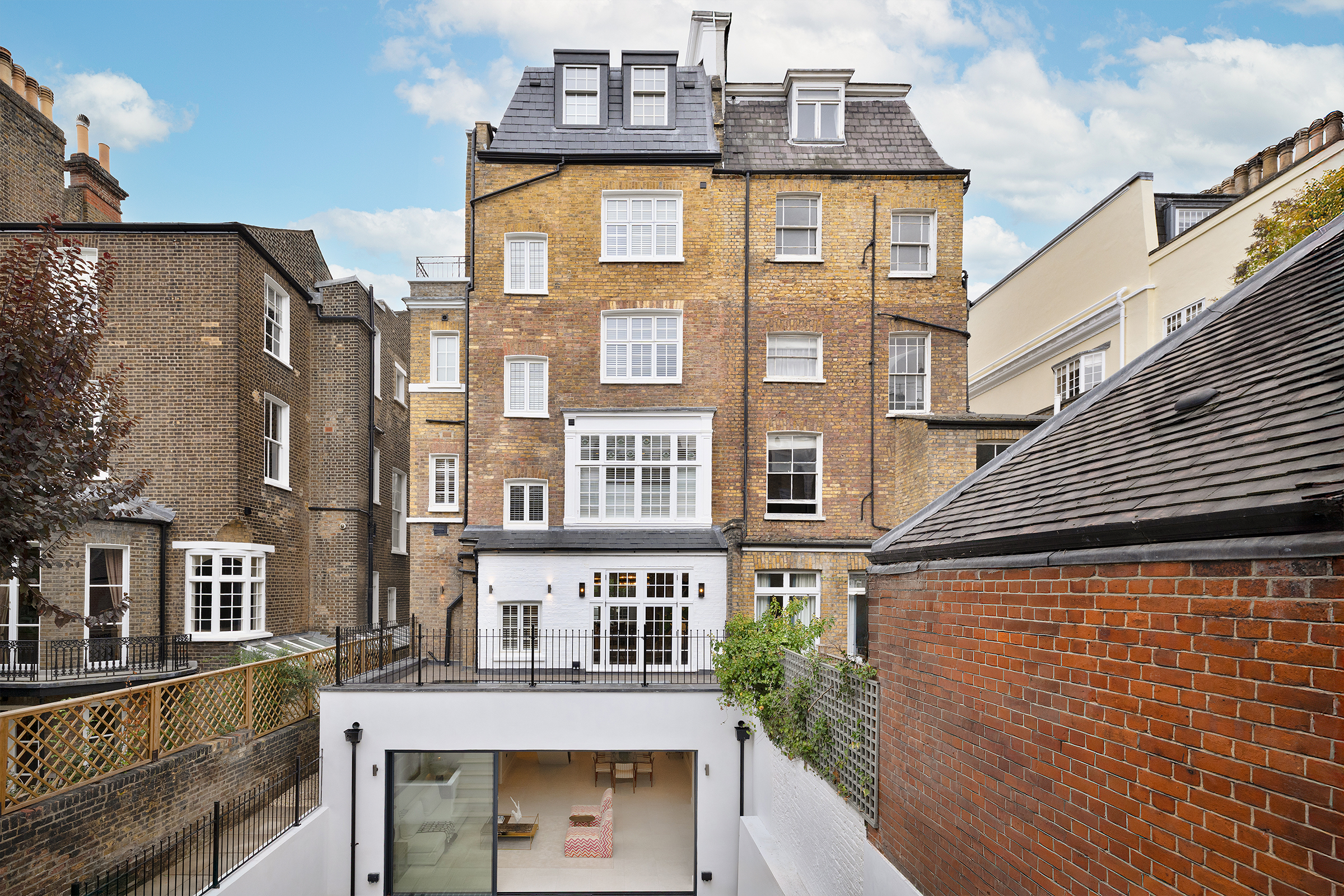 4 bedroom terraced house for sale in London