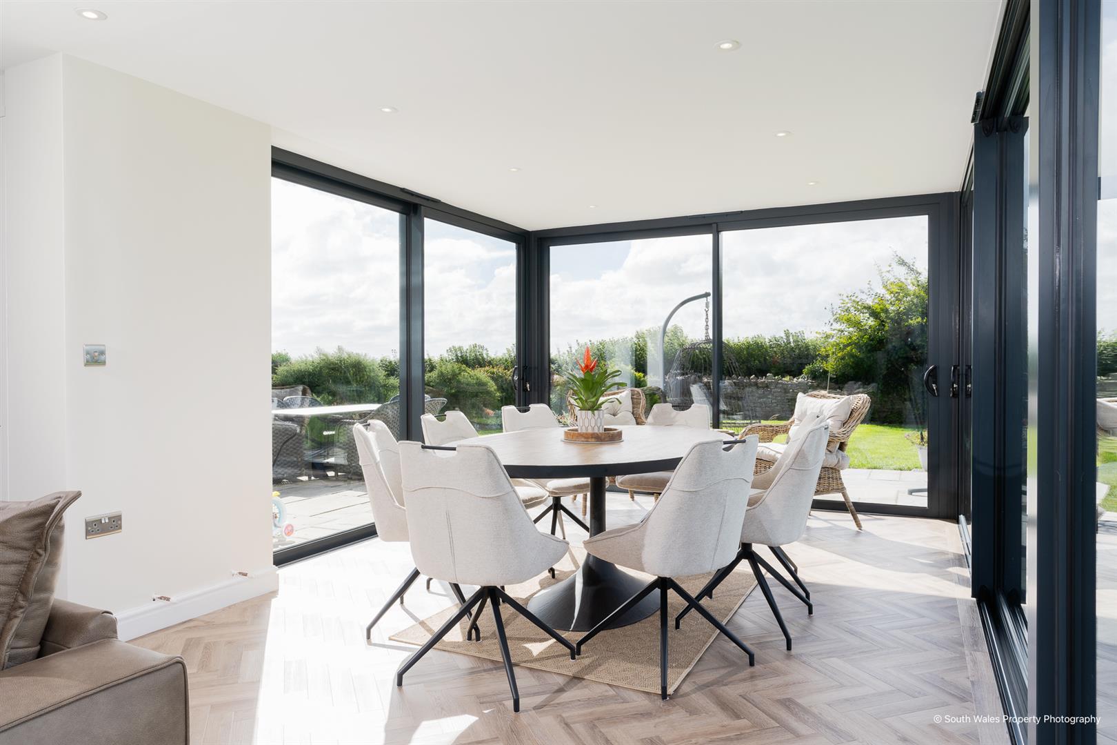 5 bedroom detached house for sale 0