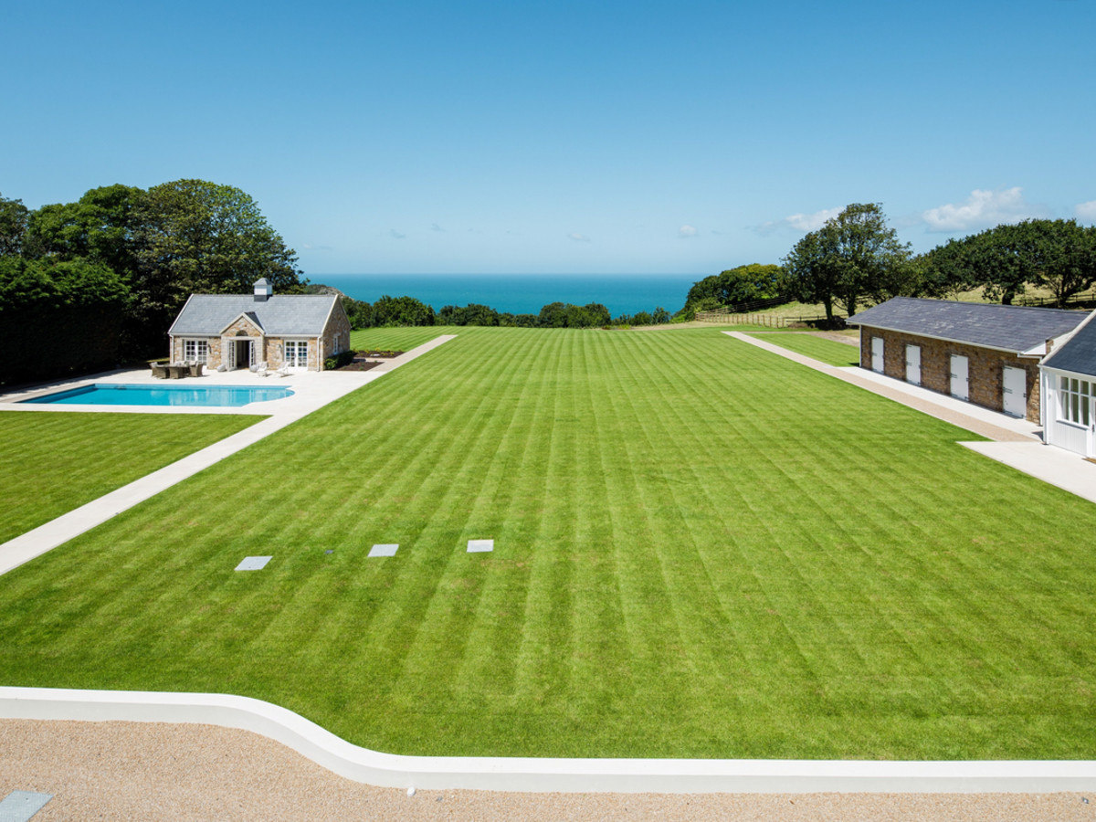 7 bedroom detached house for sale 0