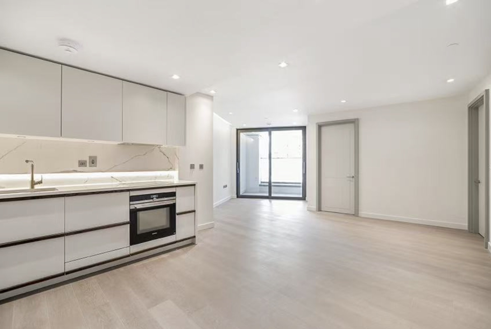 2 bedroom flat for sale 0