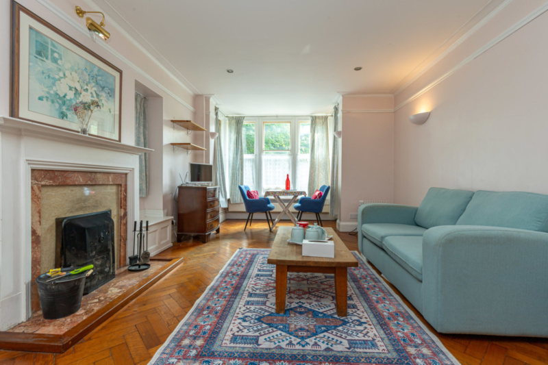 6 bedroom detached house for sale 0