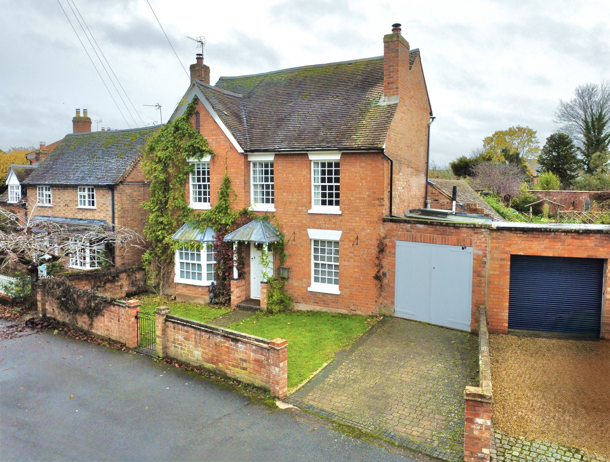 4-bed house on 4, Chestnut Square, Warwick, £750,000
