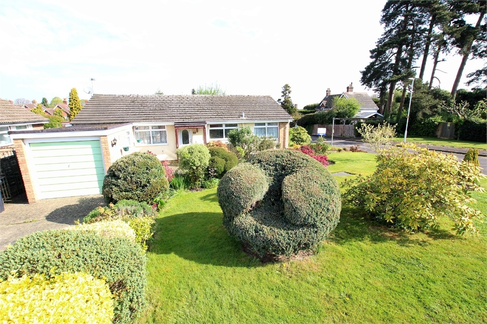 Free property report 24 Stoneleigh Close, East Grinstead, RH19 3DY