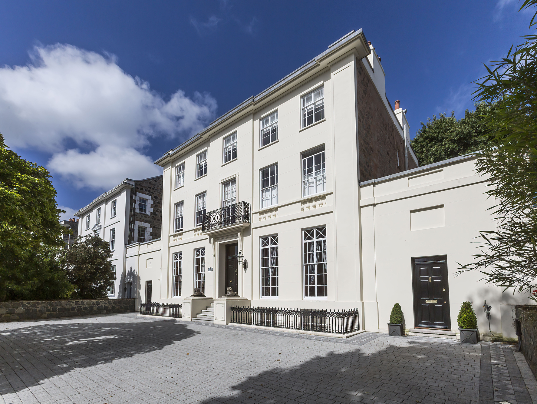 7 bedroom town house for sale in Les Gravees, St Peter Port, Guernsey GY1