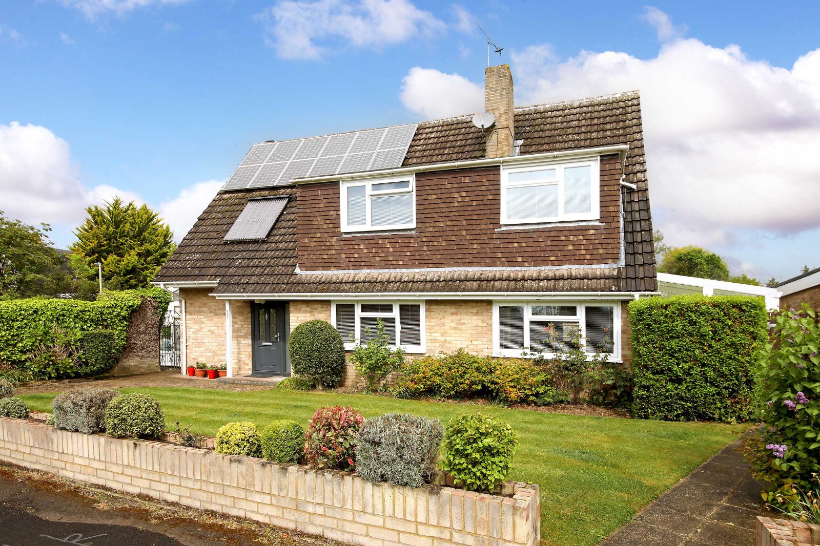 6 bedroom detached house for sale 0