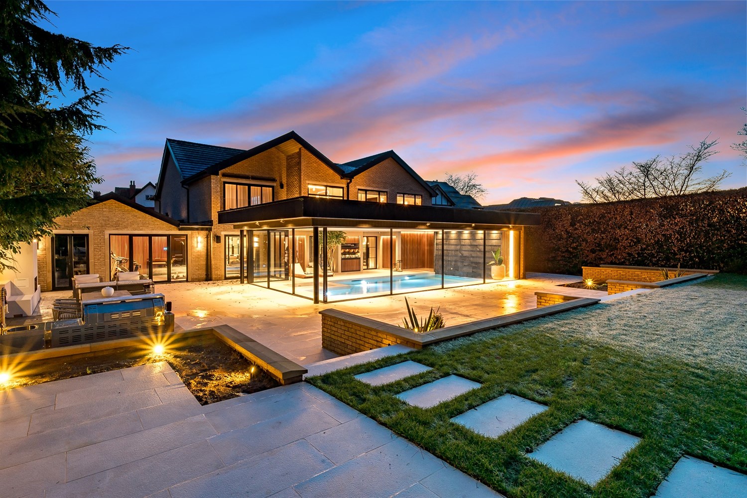 6 bedroom detached house for sale