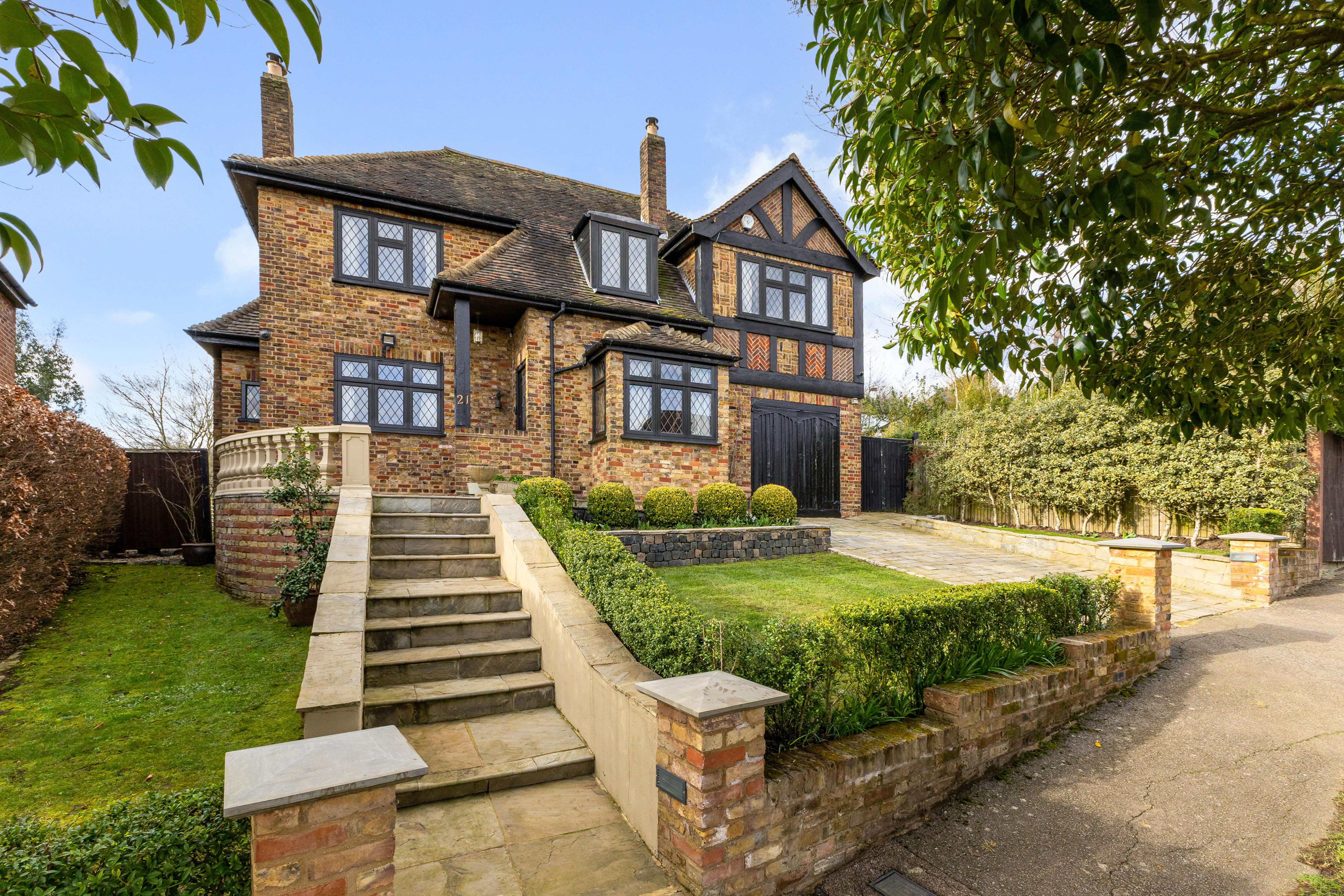 4 bedroom detached house for sale in Hayling Island