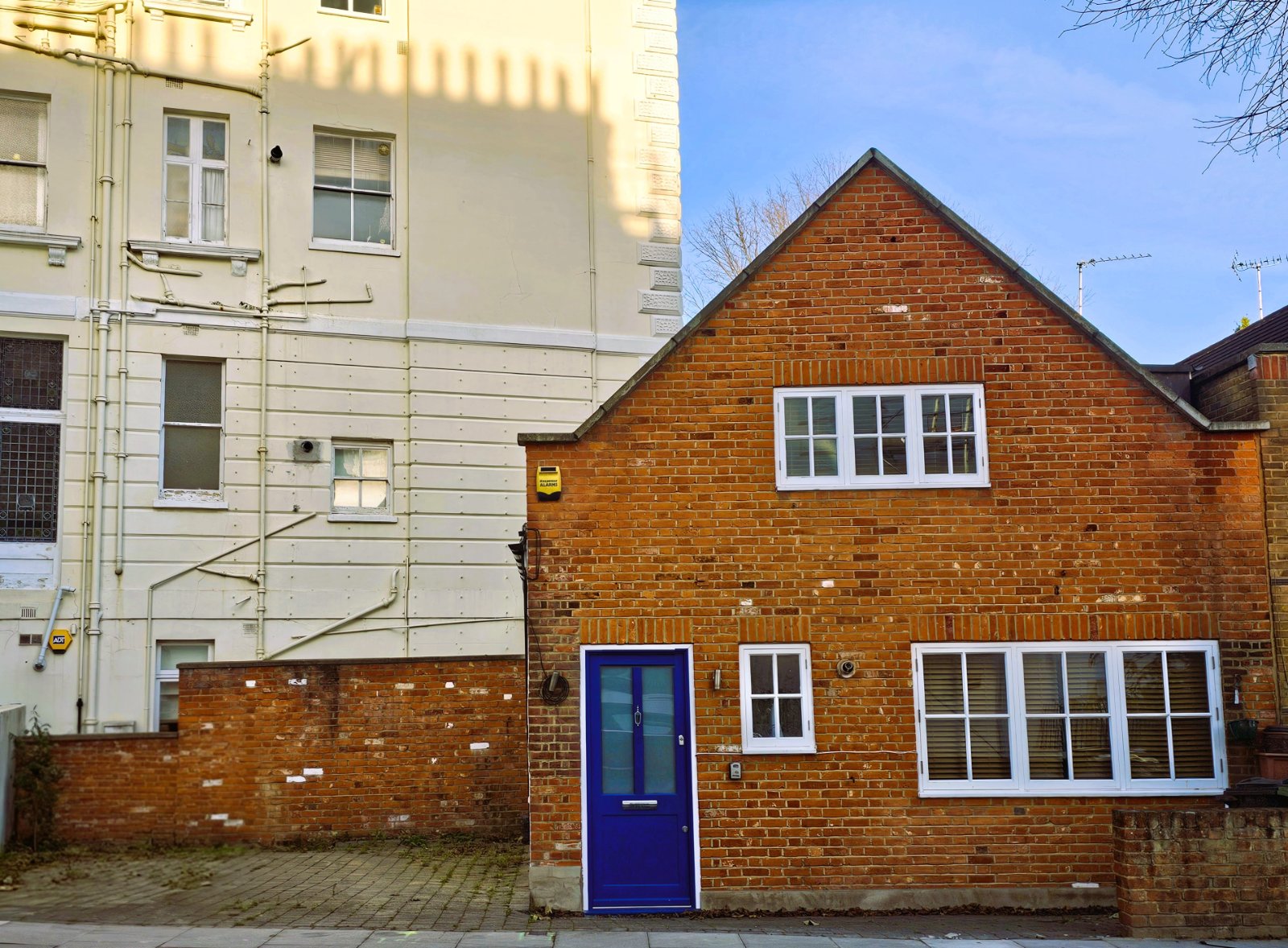 2 bedroom semi-detached house for sale 0