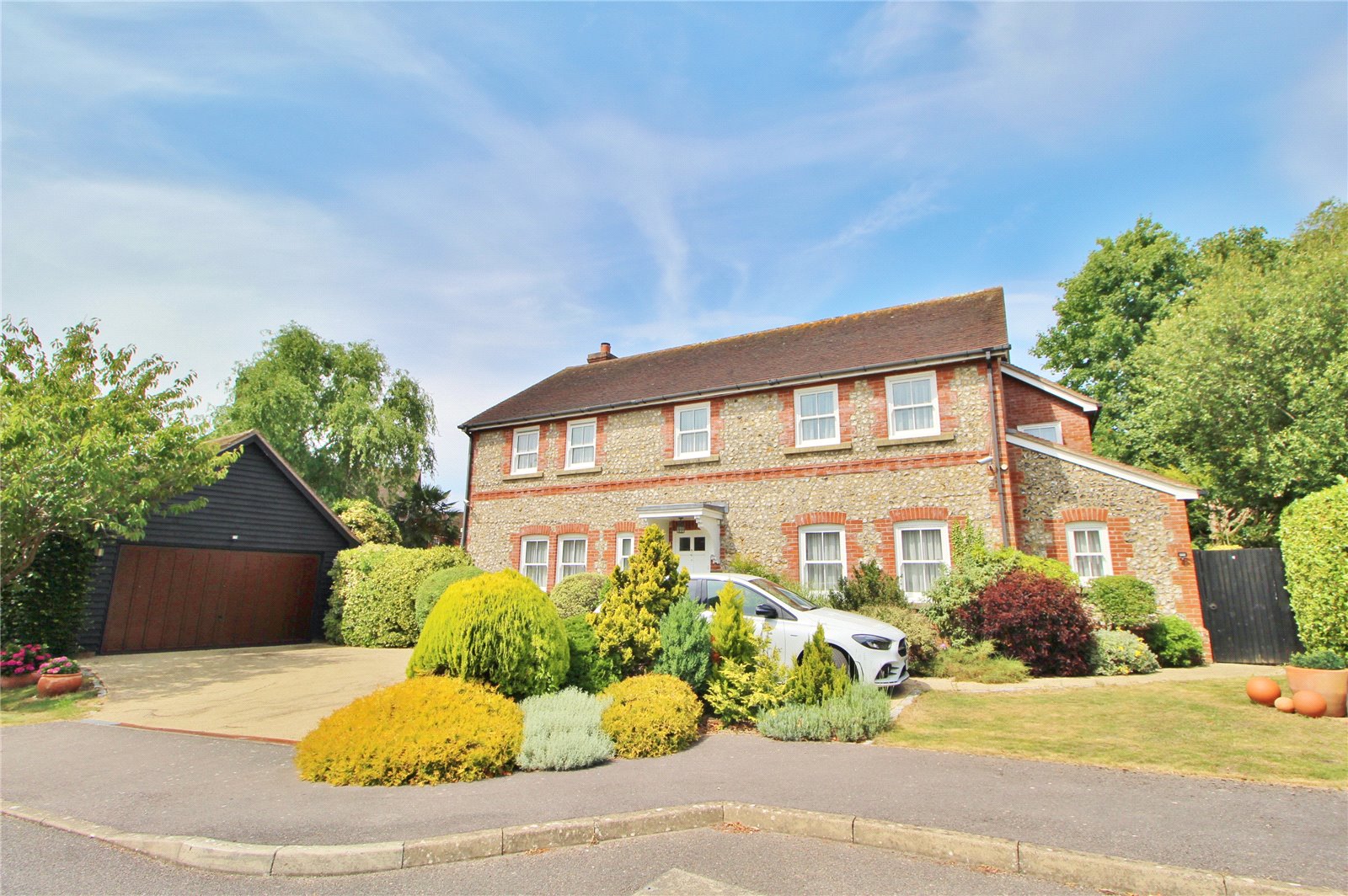 5 bedroom detached house for sale