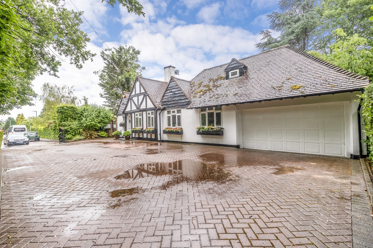 3 bedroom bungalow for sale in Elstree Road, Bushey WD23