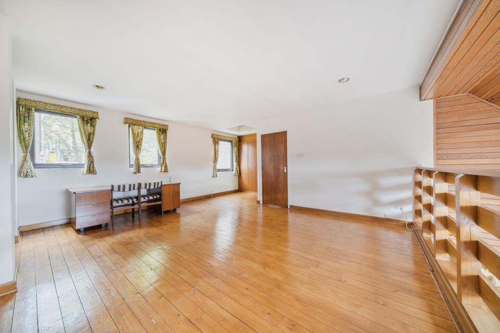 4 bedroom semi-detached house for sale 0