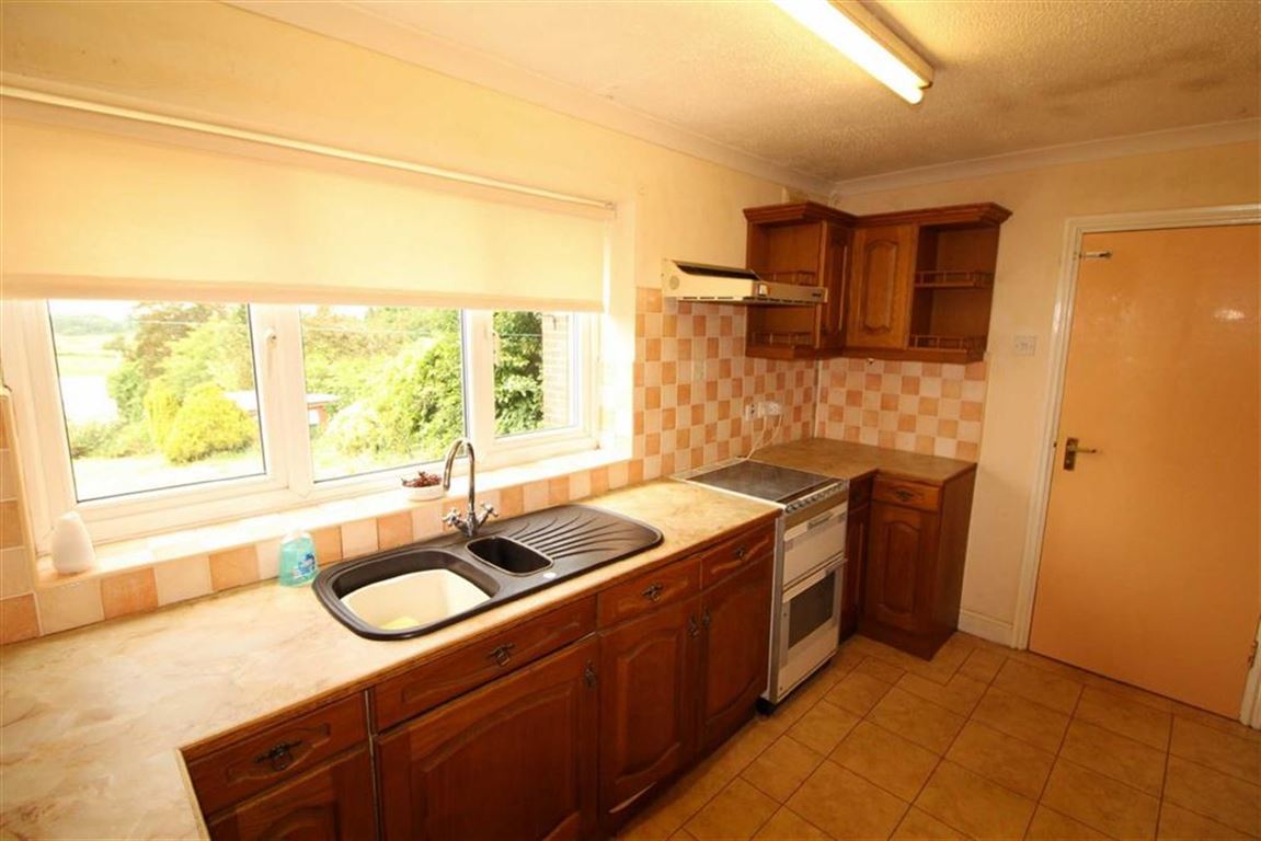 Free property report 18 Raglan Close, Sedgley, DY3 3NH Chimnie