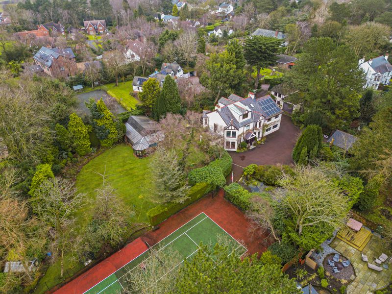 7 bedroom detached house for sale 0