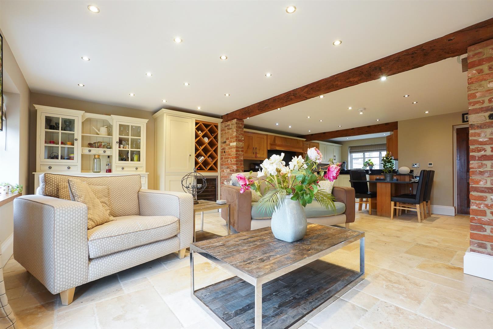 5 bedroom detached house for sale 0