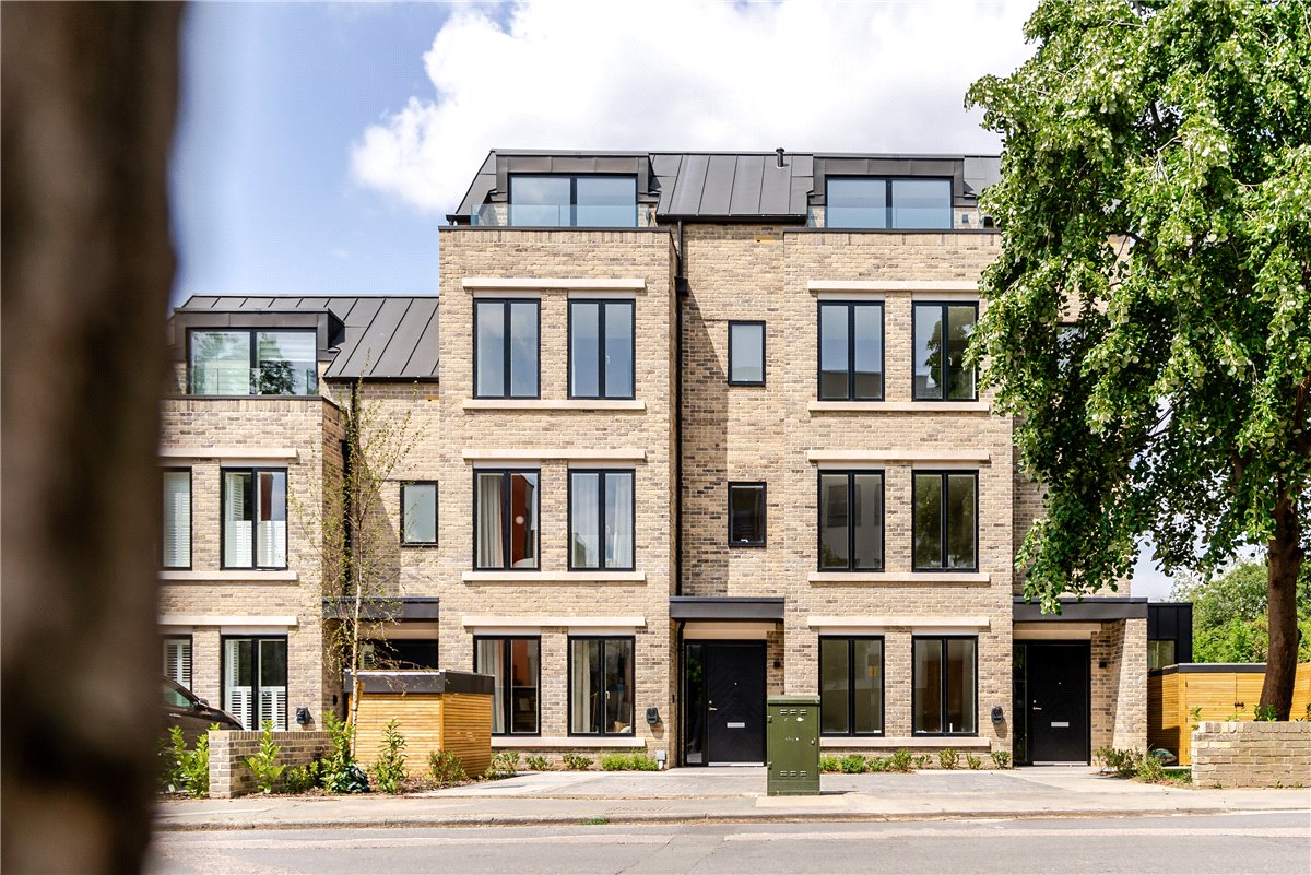 4 bedroom detached house for sale 0