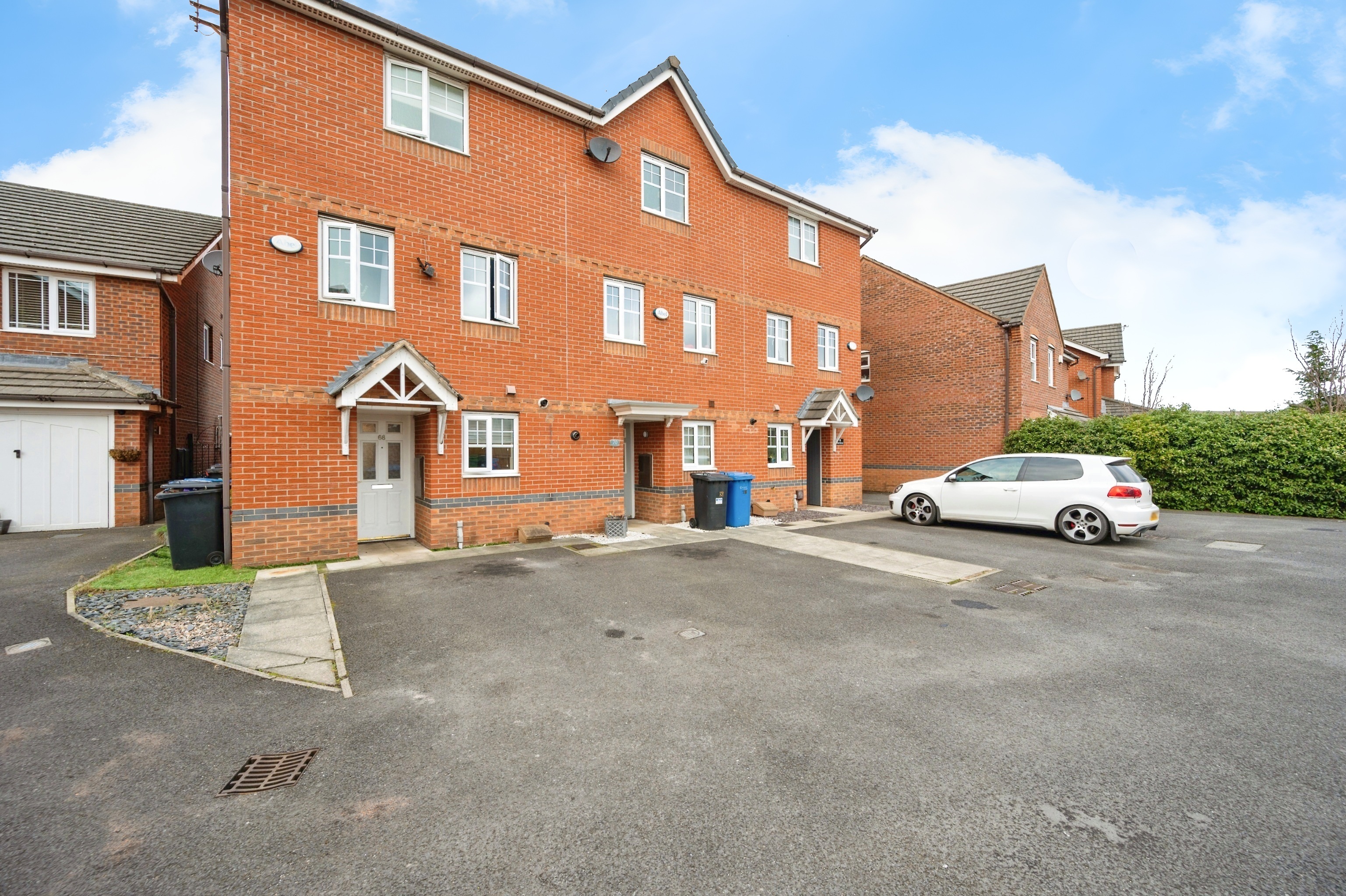 3-bed terraced on 68, Snowberry Crescent, Cheshire, £240,000