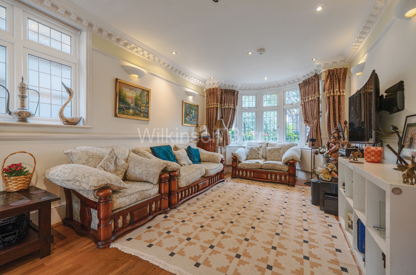 6 bedroom detached house for sale 0