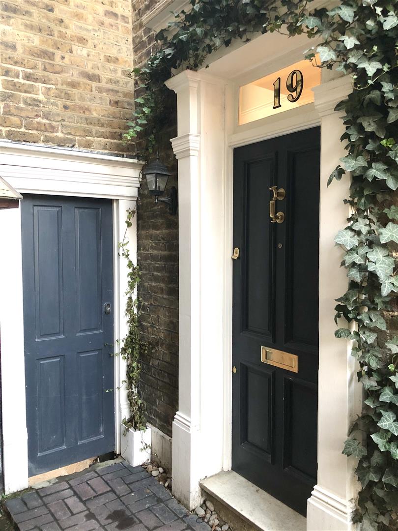 4 bedroom semi-detached house for sale 0