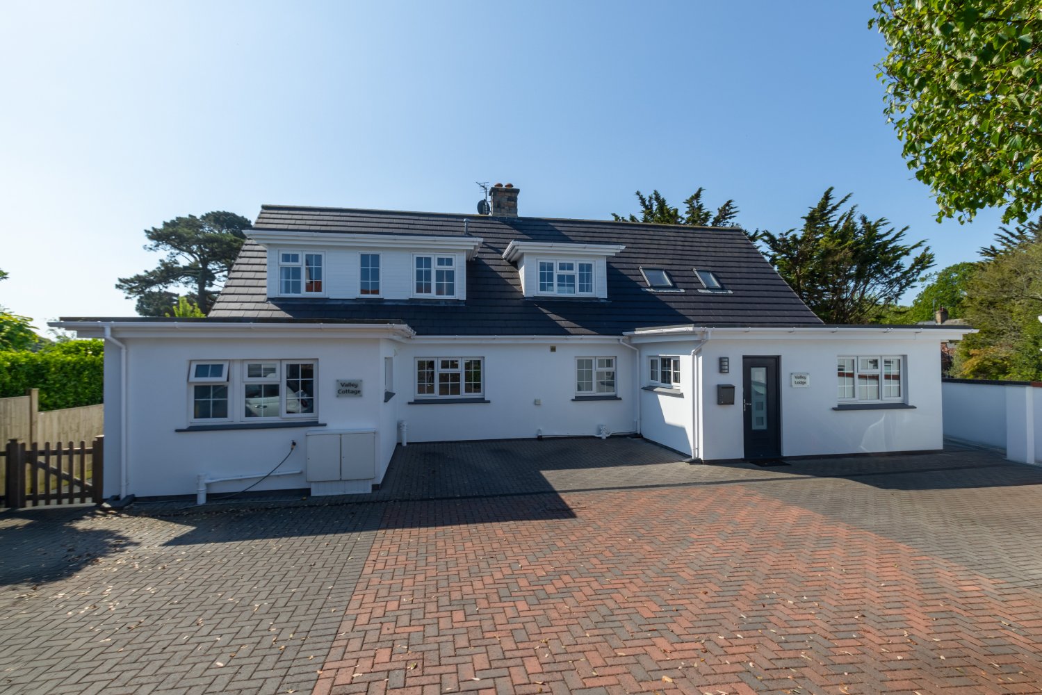 6 bedroom detached house for sale