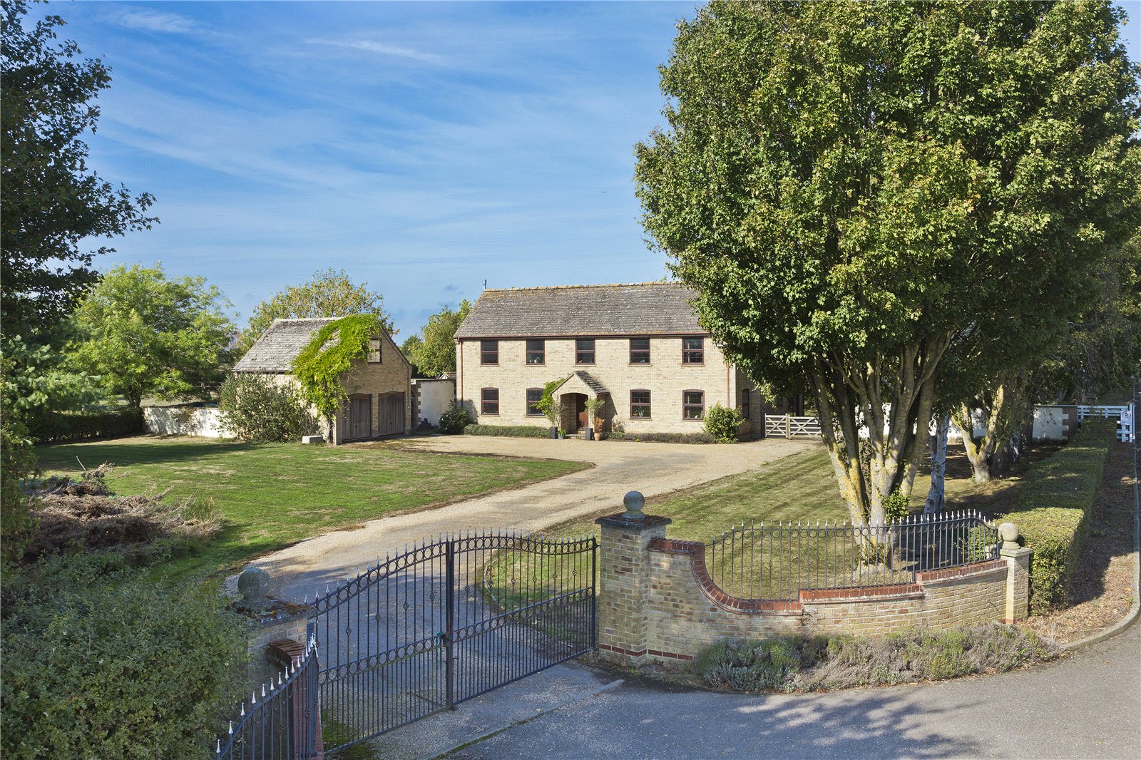 5 bedroom equestrian property for sale 0