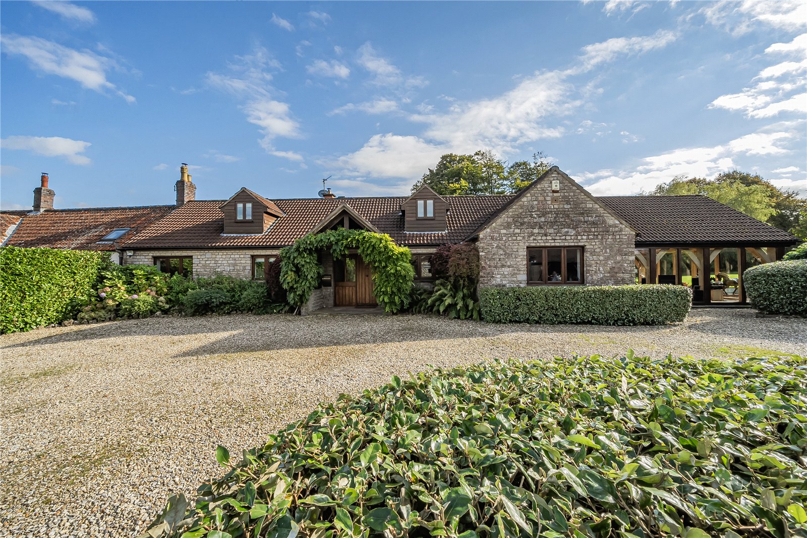 4 bedroom semi-detached house for sale 0