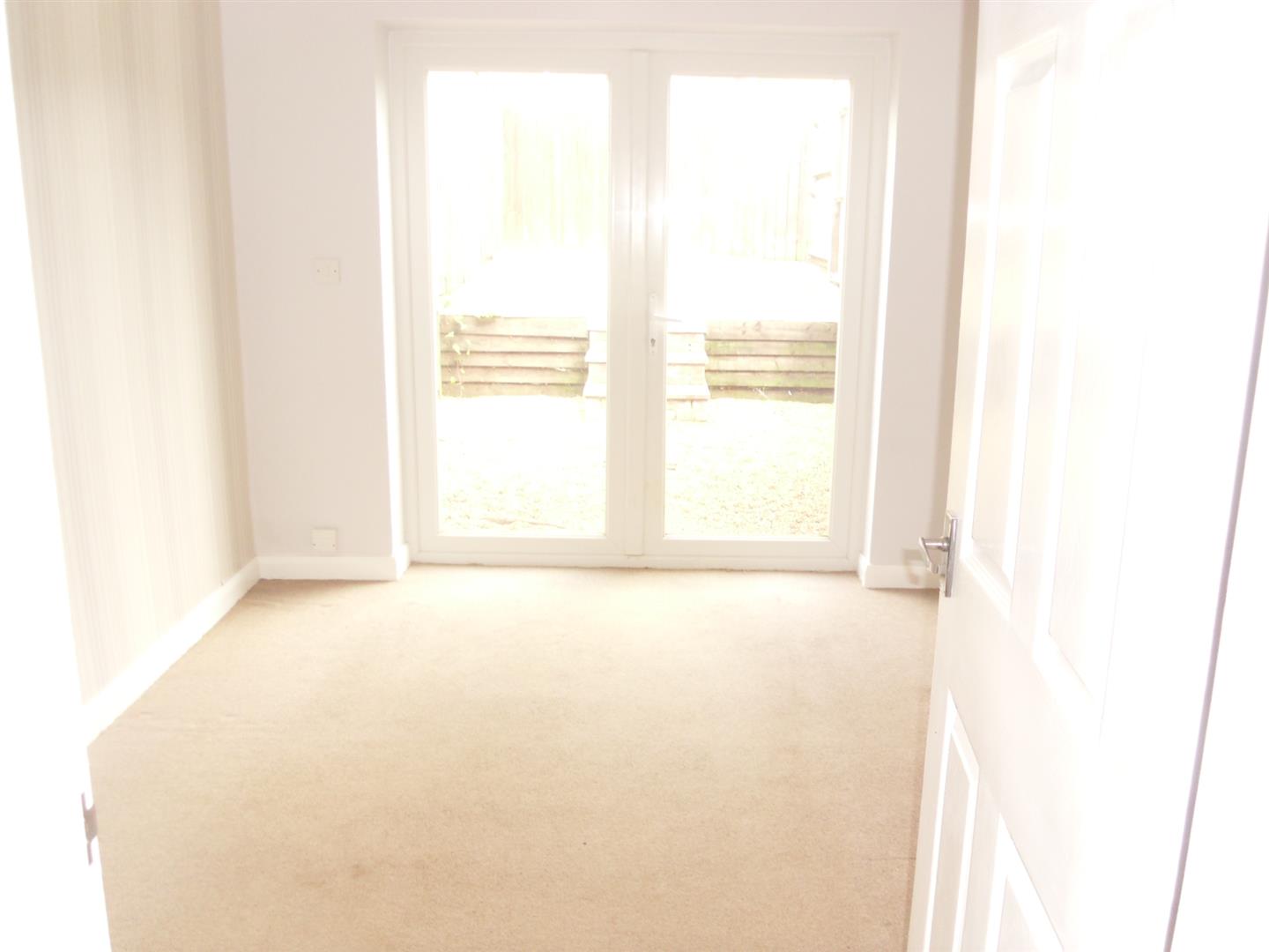15, Warwick Road, Stevenage photo 4