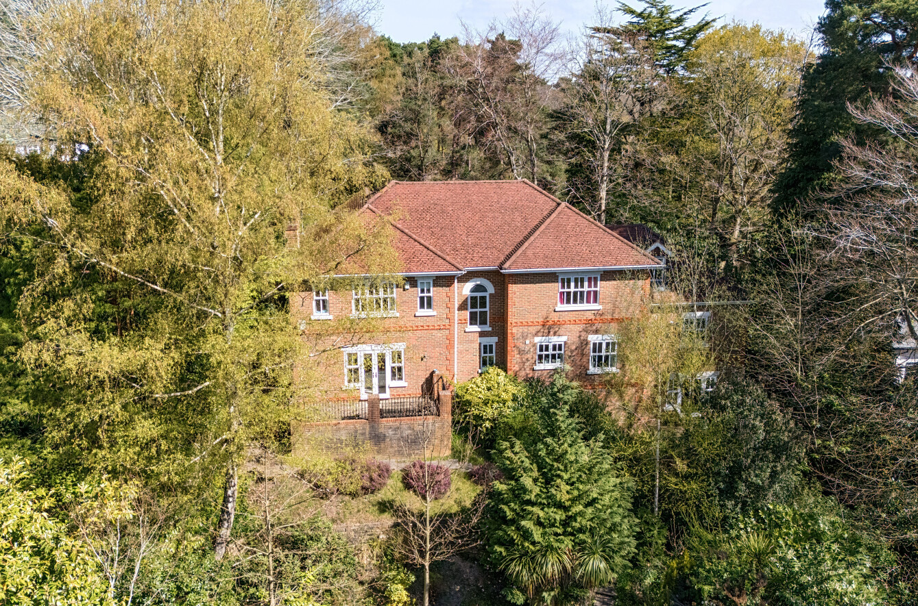 5 bedroom detached house for sale 0