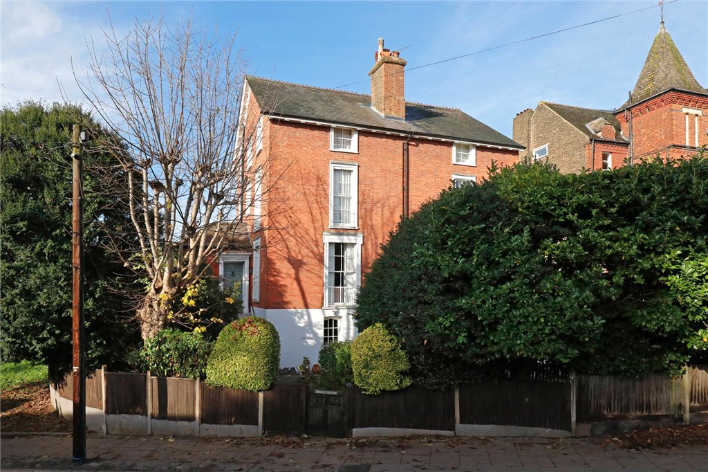 4 bedroom semi-detached house for sale 0