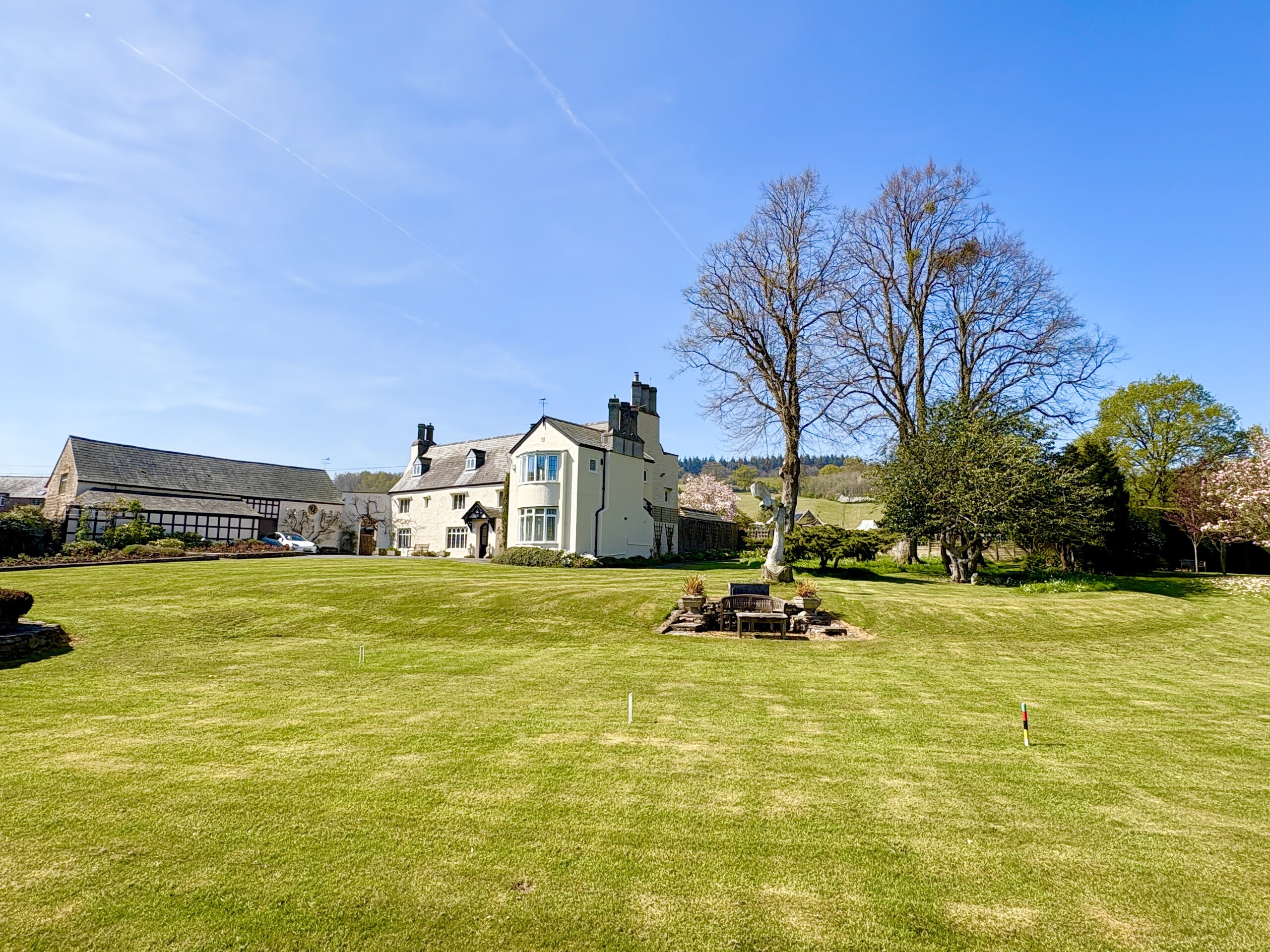 4 bedroom detached house for sale in Horsham