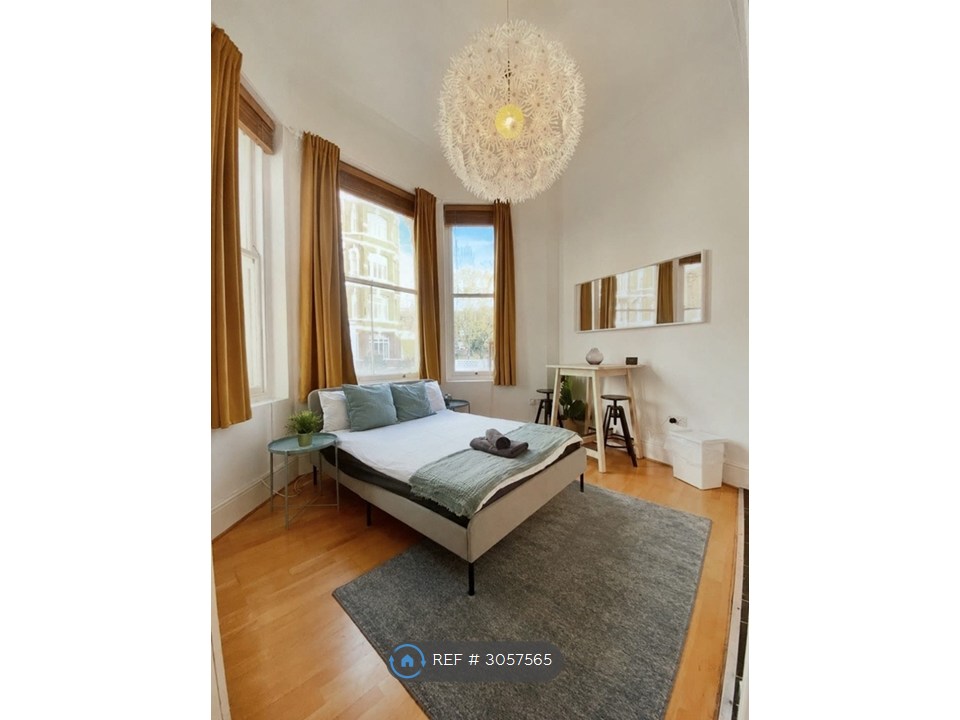 Flat, Holland Park Gardens, London photo 5