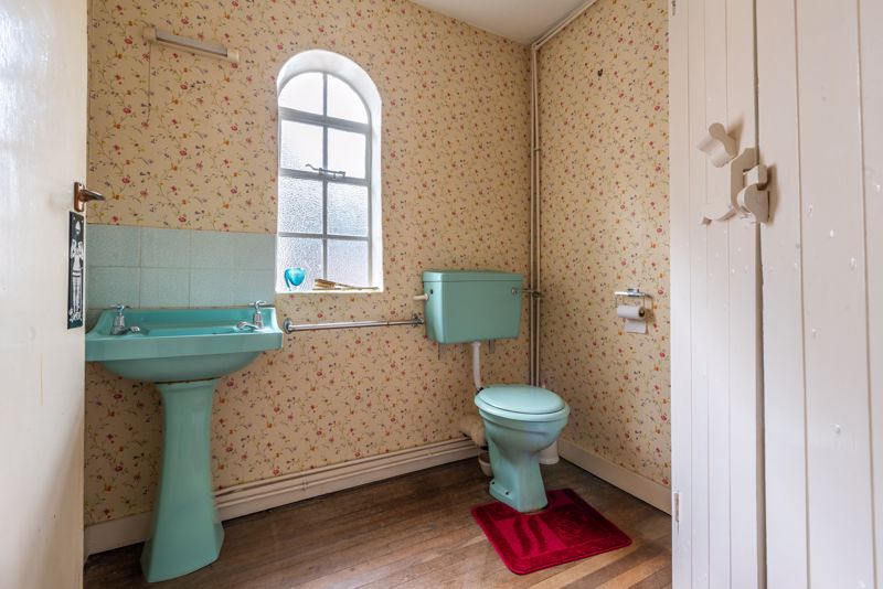 Photos of Forest Road, East Horsley, Leatherhead KT24 61591627