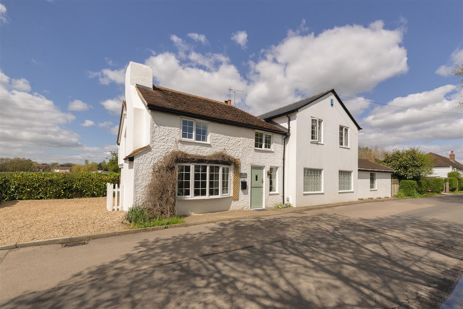 3 bedroom semi-detached house for sale in Rickmansworth