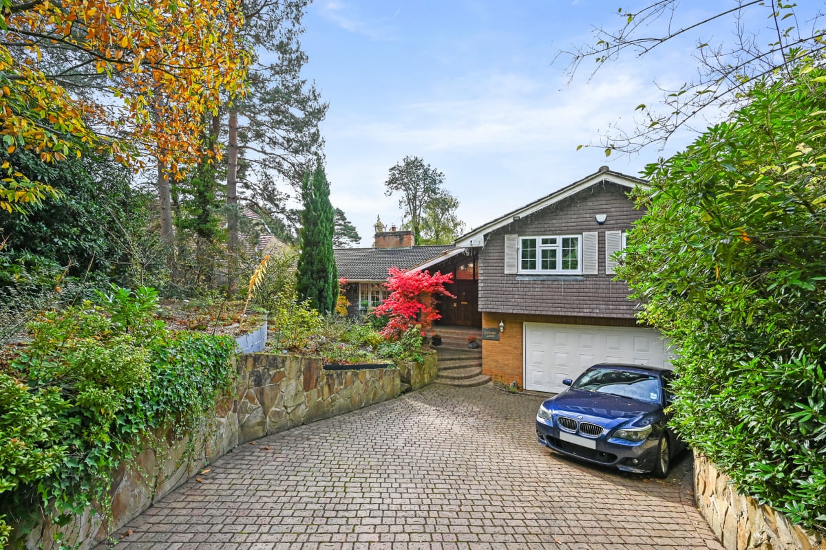 5 bedroom detached house for sale 0