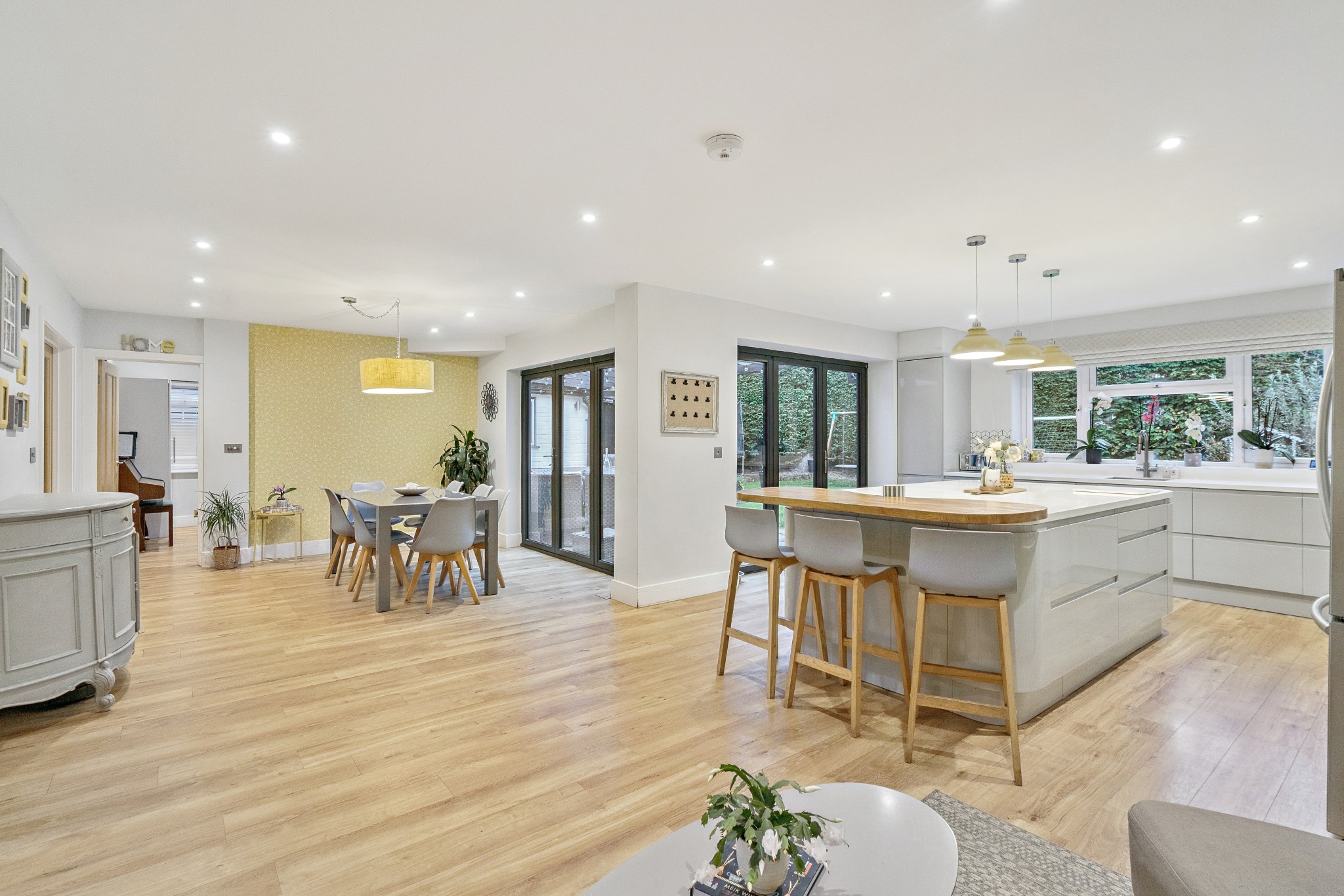 5 bedroom detached house for sale 0