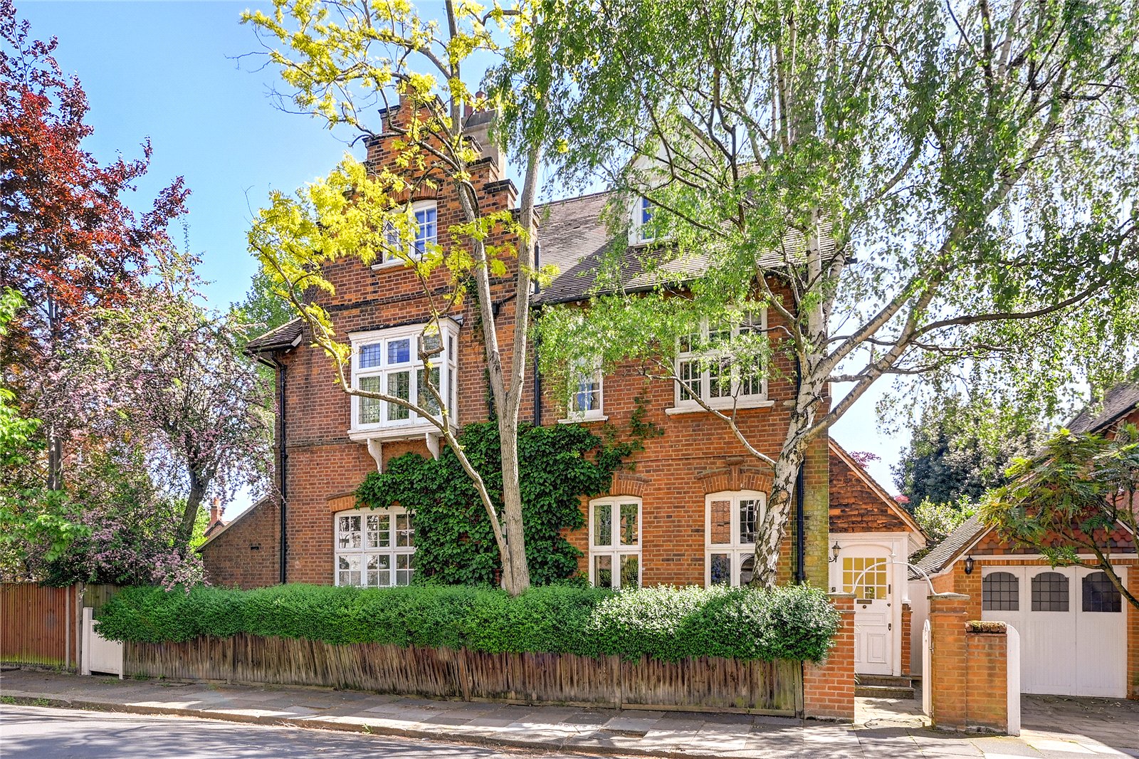 5 bedroom detached house for sale 0