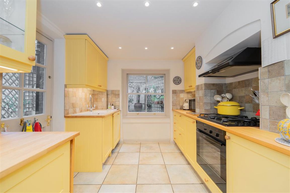 2 bedroom flat for sale 0