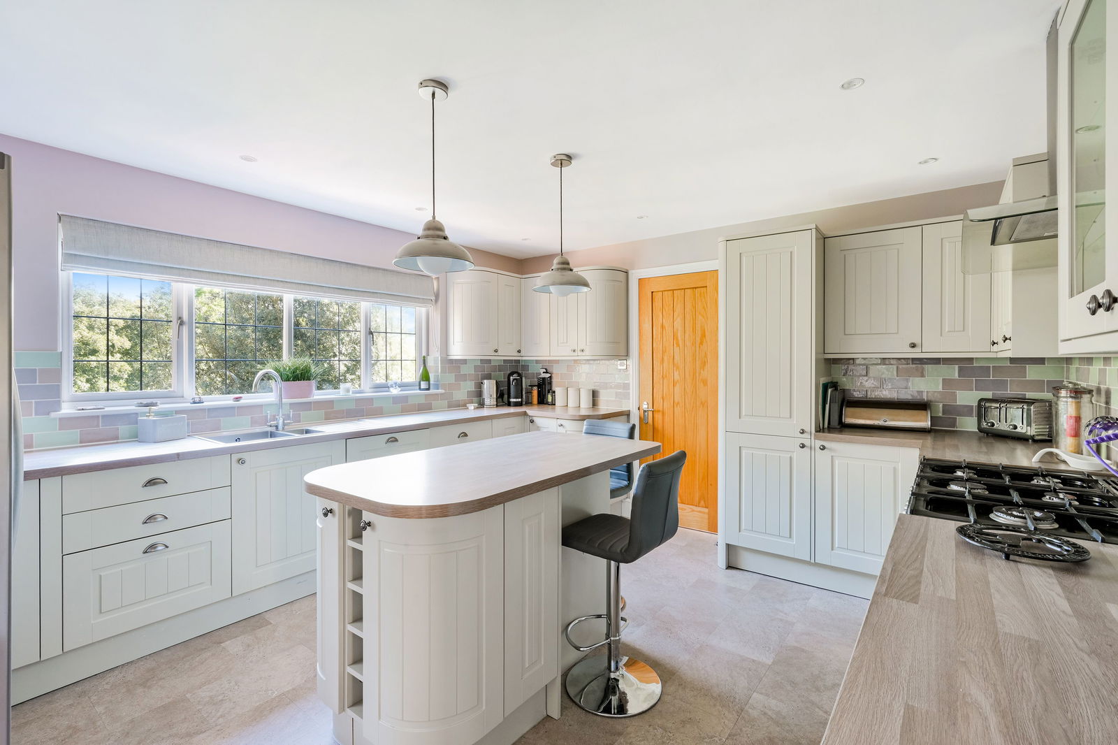 5 bedroom detached house for sale 0