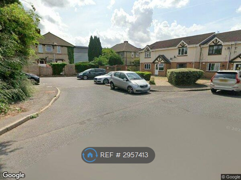 Peel Court, Slough photo 2