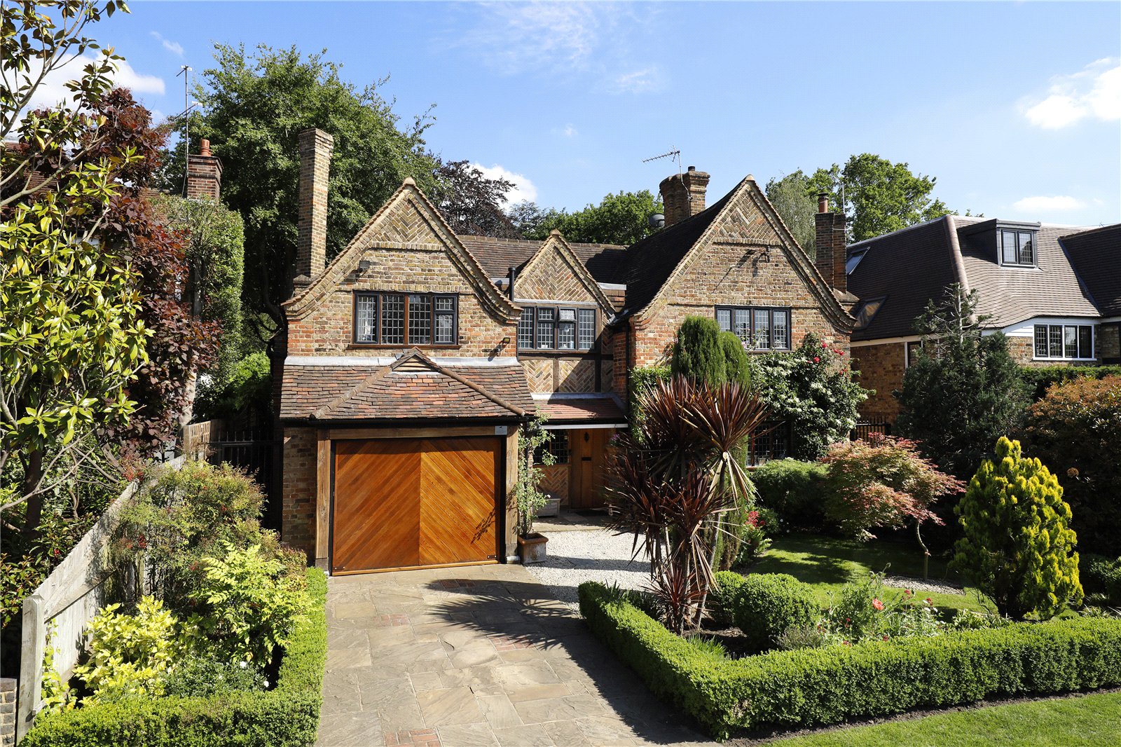 5 bedroom detached house for sale 0