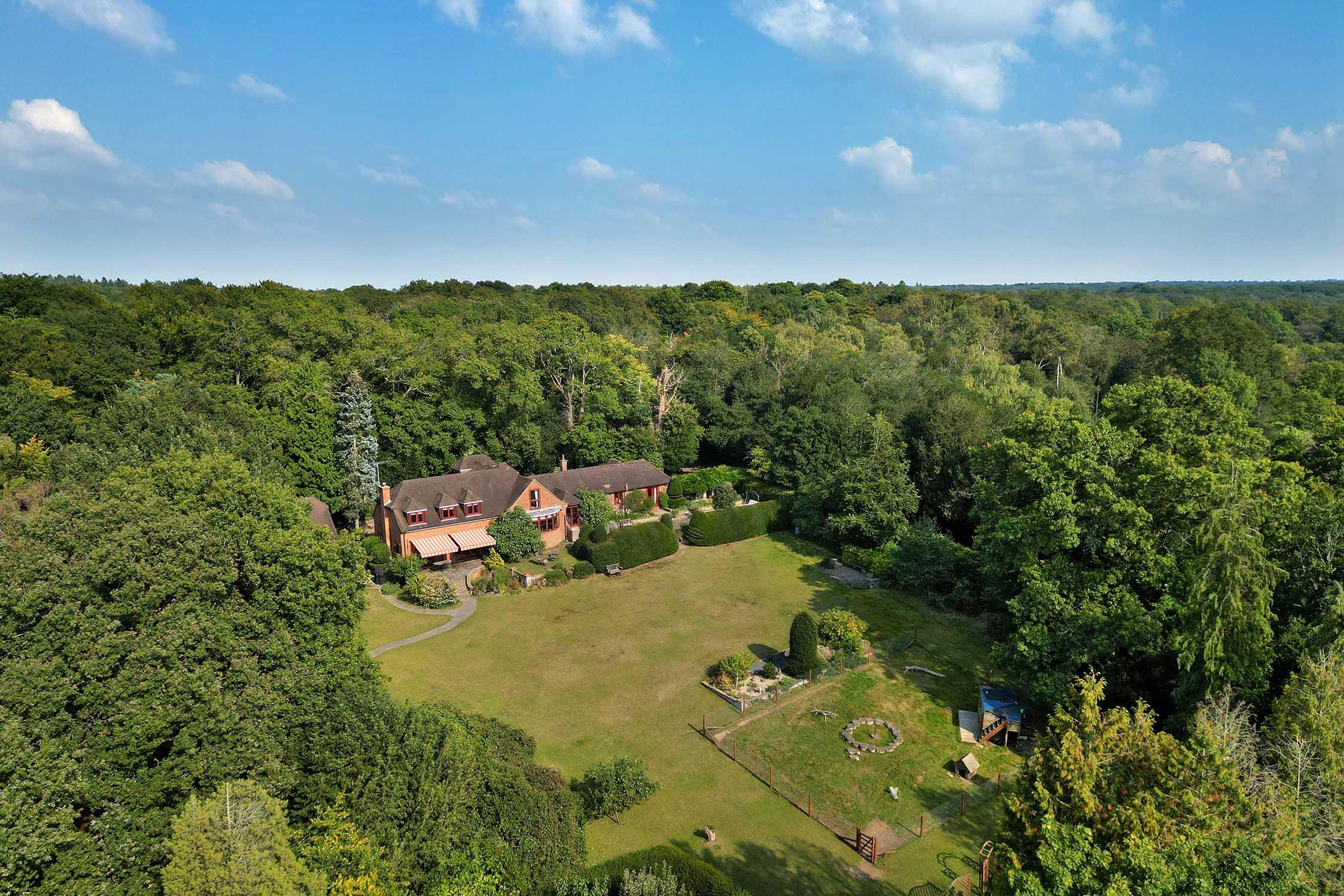 5 bedroom detached house for sale 0