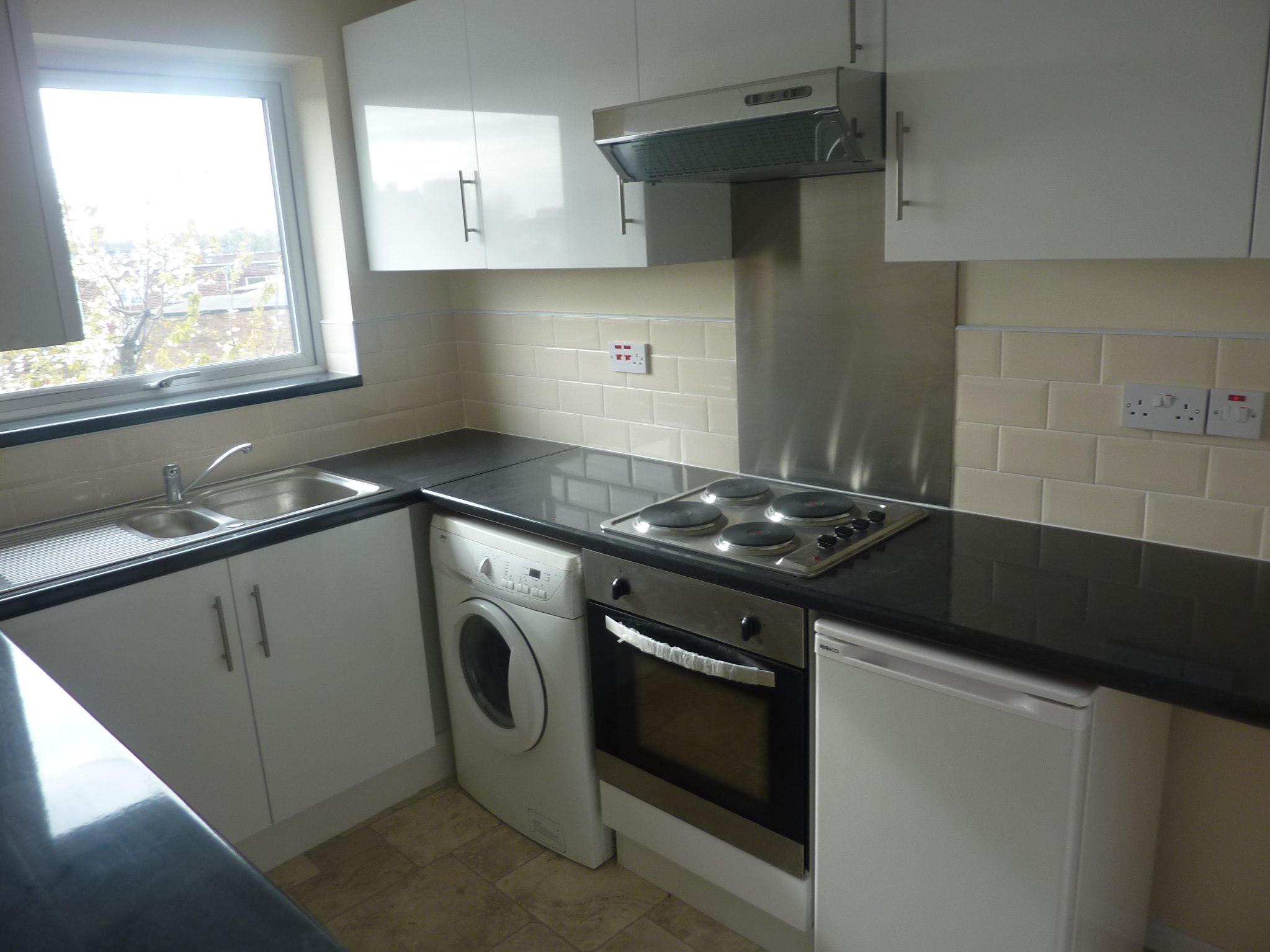 1 Bedrooms Flat to rent in Gurney Close, Barking IG11