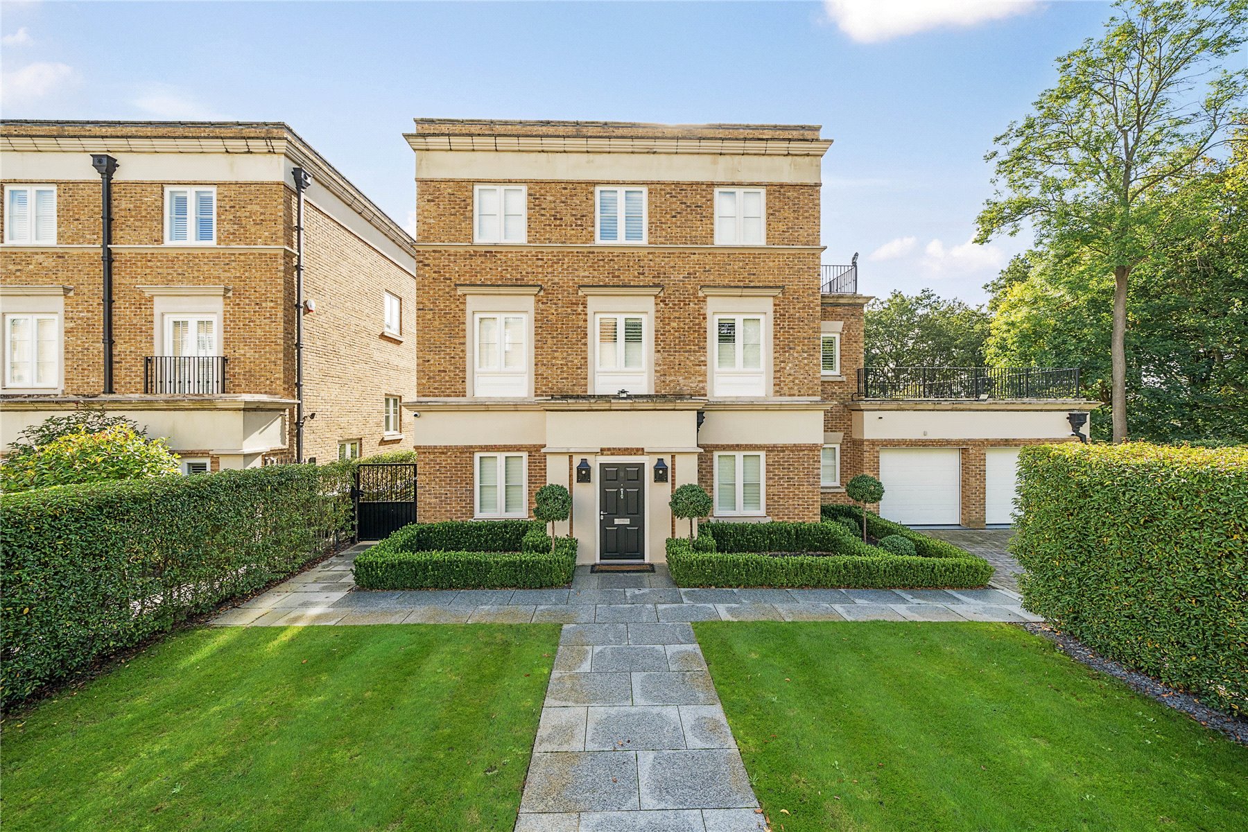 5 bedroom detached house for sale in Alton