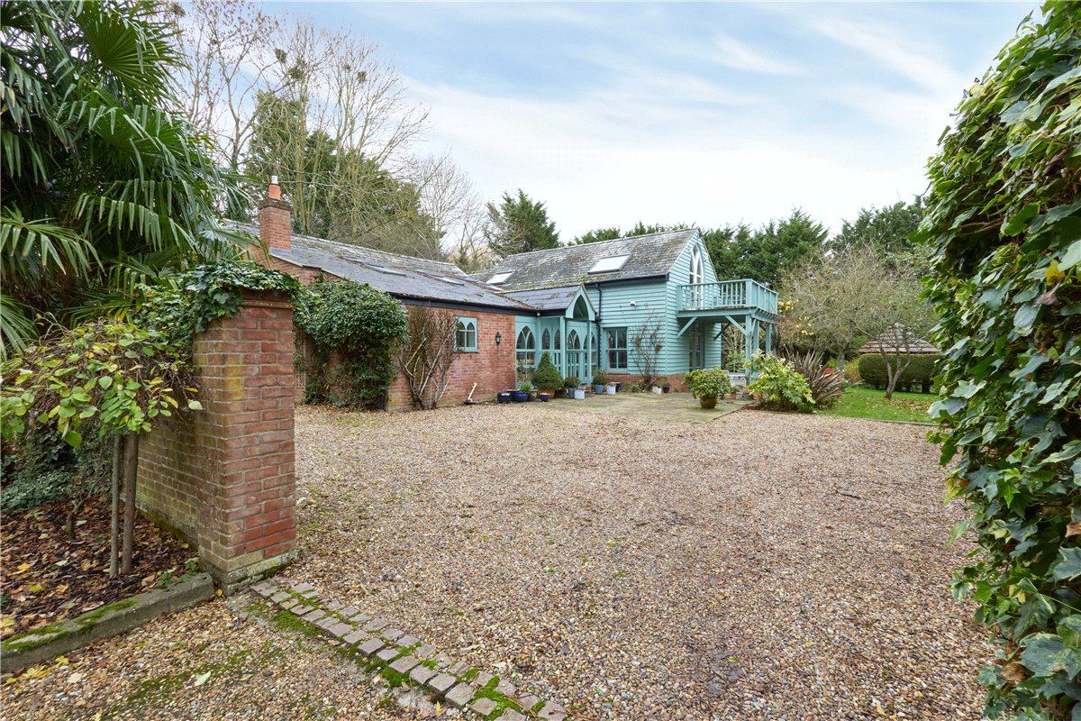 4 bedroom detached house for sale 0