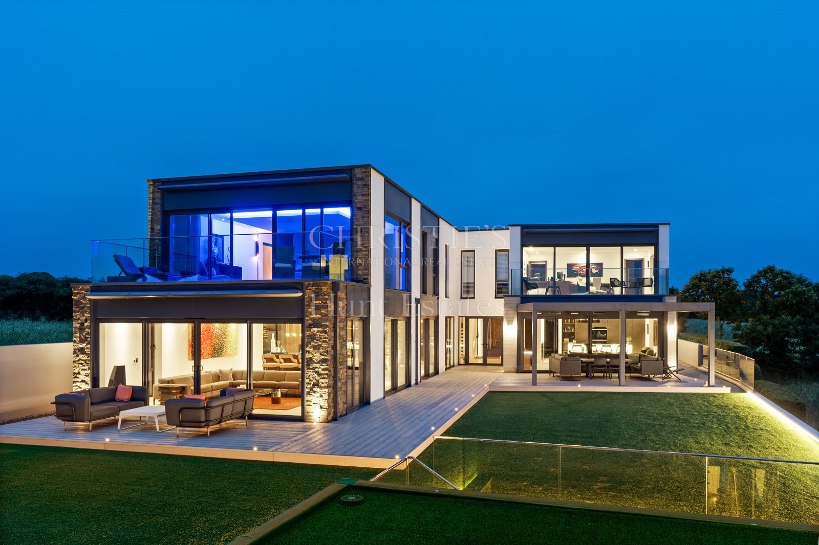 5 bedroom detached house for sale 0