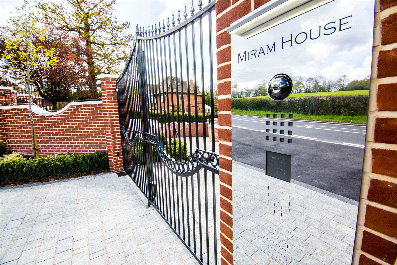 3 bedroom flat for sale 0