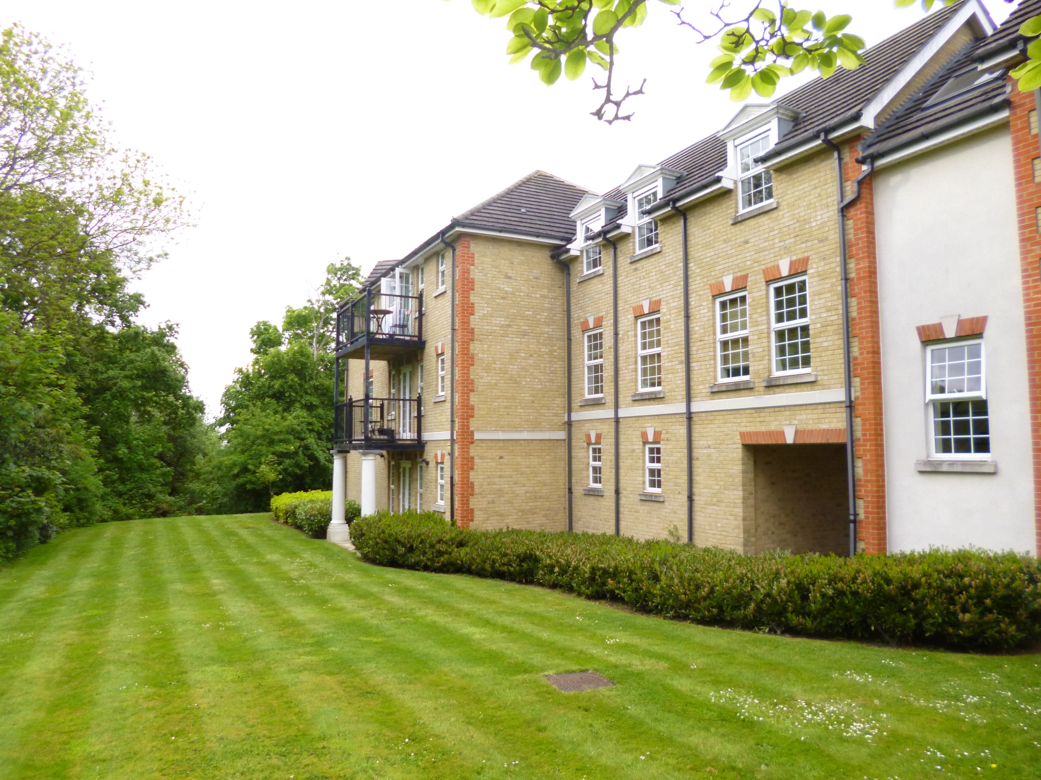 25, Fuller Close, Bushey Heath, Bushey photo 2